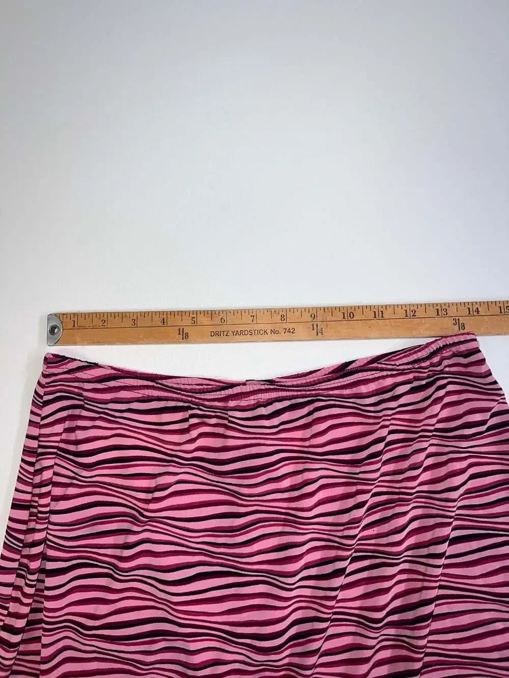 VINTAGE Y2K No Boundaries Pink Wavy Print Mini Skirt Retro Rave Bimbocore 0267
